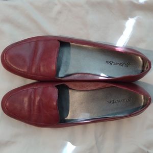 Burgundy Flats by St. John's Bay in size 8.5 M